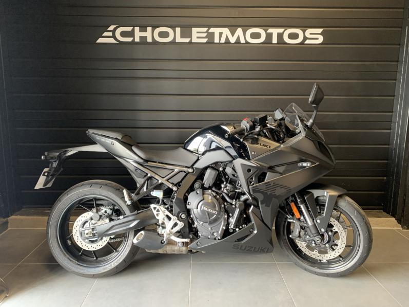 SUZUKI GSX-8R